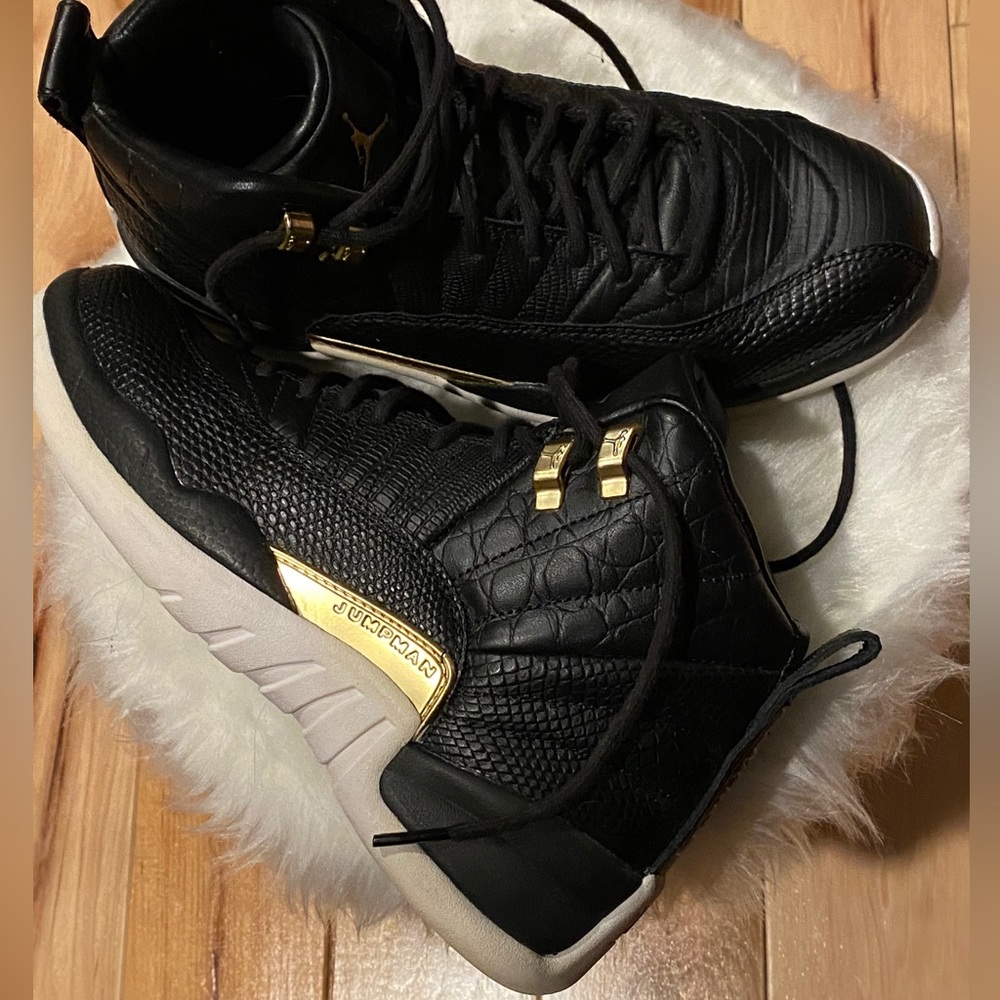 Air Jordan 12 Retro Women's Black/Metallic Gold-White